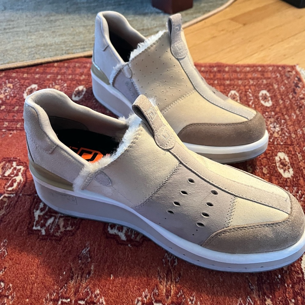 Deckers Lab Women's KO-Z SNPR Low Wedge Grey Size 9.5 - Slipper Sneaker